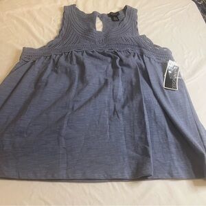 Chic Sleeveless Lace Tank Top in Blue with Crochet Detail